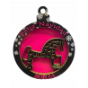 Bola de navidad con fondo rosa